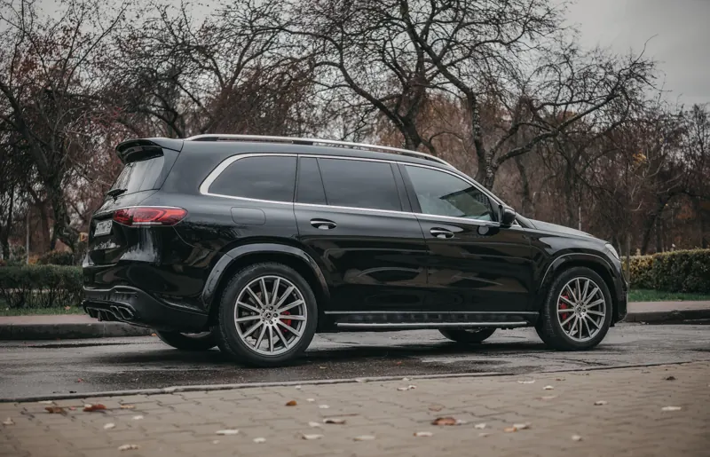 Mercedes-Benz GLS — вид сбоку