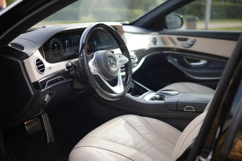 Место водителя S-Класса W222